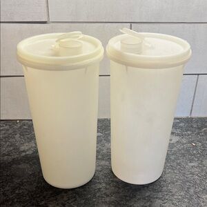 2 Vintage Handolier Beverage Plastic Storage Containers by Tupperware. Very good